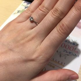 【JEWELRY  KAMATA(ジュエリーかまた)の口コミ】 お花のデザインが可愛らしく、一目ぼれで即決しました。
着け心地もよく満…