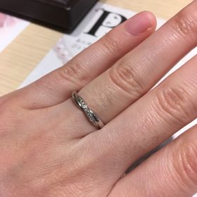 【JEWELRY  KAMATA(ジュエリーかまた)の口コミ】 指は長いのですが、太く丸かったので、その部分が強調されないように指輪…