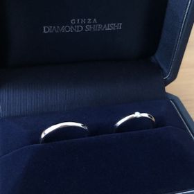 【銀座ダイヤモンドシライシの口コミ】 シンプルなデザインで、ダイヤモンドがどの角度から見ても綺麗だったため…