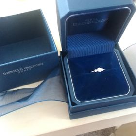 【銀座ダイヤモンドシライシの口コミ】 お渡しした方があまり派手なのは好みではないので、
派手すぎず、かと言っ…