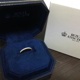 【ROYAL ASSCHER(ロイヤル・アッシャー)の口コミ】 細めのリングにエタニティの指輪を探していたのですがこれだというものが…