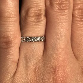 【CHRISTIAN BAUER(クリスチャンバウアー)】の口コミ ダイヤ自体は大きくないのですが、石の留め方に技術をかけているらしく、と...