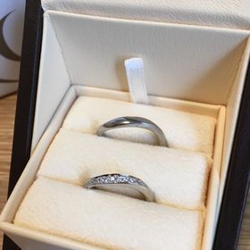 【Desserts(デザート)の口コミ】 最終、シンプルなデザインの指輪かこちらのダイヤがウェーブに並んだデザ…