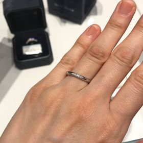 【銀座ダイヤモンドシライシの口コミ】 スッキリしてシンプルなデザイン、メレダイヤのキラキラした輝きに一目惚…
