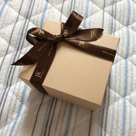 【1122 iifuufu bridal(いい夫婦ブライダル)の口コミ】 ウェーブのデザインで探していて
ここのブランドの指輪が1番しっくり
指に…