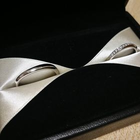 【エクセルコダイヤモンド(EXELCO DIAMOND)の口コミ】 結婚指輪は普段から着けているものなので、仕事場でも目立ちすぎないよう…