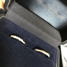【銀座ダイヤモンドシライシの口コミ】 私はシンプルなデザインにするか悩みましたが、婚約指輪でダイヤモンドの…