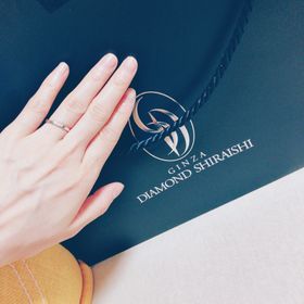 【銀座ダイヤモンドシライシの口コミ】 シンプルなストレートタイプの指輪を探していました。
ただ若干彼と自分と…
