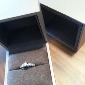 【ショーメ(CHAUMET)の口コミ】 もともとは、いかにも婚約指輪らしいものは避けようと考えていました。
し…