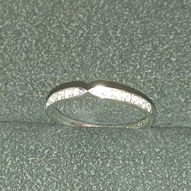 【HOSHI no SUNA 星の砂(ほしのすな)の口コミ】 結婚指輪を探しに行きました。
写真で見るとダイヤモンドがいっぱいあって…