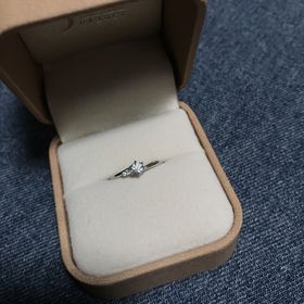 【1122 iifuufu bridal(いい夫婦ブライダル)の口コミ】 結婚指輪と重ね付けできるような華奢な指輪が良かったので何店舗かまわり…