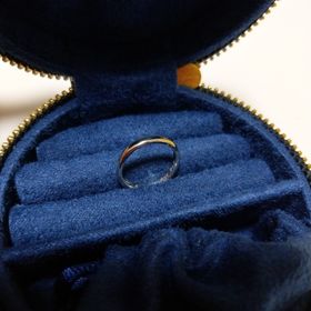 【銀座ダイヤモンドシライシの口コミ】 結婚指輪は毎日着けていたいと思っていたので、飽きのこないシンプルなデ…