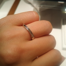 【銀座ダイヤモンドシライシの口コミ】 ダイヤがすごく綺麗で、たくさんついていて、華やかな感じもありつつ繊細…