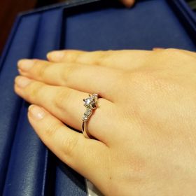 【銀座ダイヤモンドシライシの口コミ】 なんてったってﾀﾞｲﾔがとても素敵!!!
思っていたよりも輝きが良いものを選…