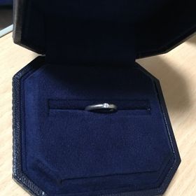 【ROYAL ASSCHER(ロイヤル・アッシャー)の口コミ】 普段指輪を付けないのでシンプルで上品なデザインが気に入りました、他の…