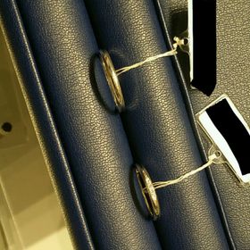 【銀座ダイヤモンドシライシの口コミ】 　当初、《シンプル》《石なし》を念頭に置き、指輪探しに向かいました。
…