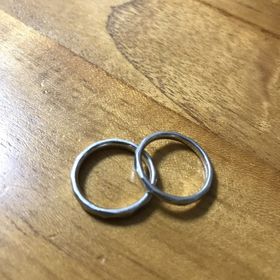 【BRILLIANCE+(ブリリアンスプラス)の口コミ】 日頃のカジュアルな服装にも合うこと、お互い日常的につけるものなのでス…