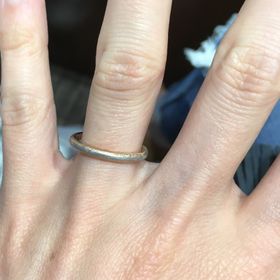 【TIARA(ティアラ)の口コミ】 コンビネーション素材のシンプルな指輪を探していました。いろいろなお店…