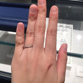 【銀座ダイヤモンドシライシの口コミ】 つけた瞬間の一目惚れです！
他のブランド等ずっとウェーブデザインの物を…