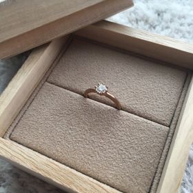 【YUKA HOJO(ユカホウジョウ)の口コミ】 色味、雰囲気、素材感など、全てにおいてドストライクな指輪でした。リン…