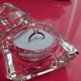 【アイプリモ(I-PRIMO)の口コミ】 たくさん試着したなかで、自分の指や希望に合うものだった。
指輪に込めら…