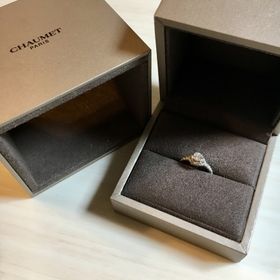 【ショーメ(CHAUMET)の口コミ】 あまり人と被らないデザインで探しており、この指輪に出会って試着したと…