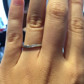 【銀座ダイヤモンドシライシの口コミ】 婚約指輪との組み合わせで形がちょうど良かったので購入しました。始めは…