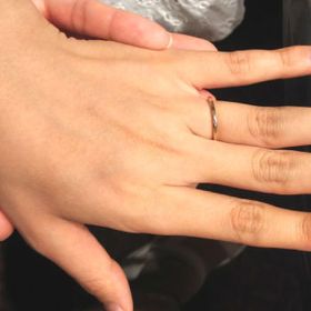 【ケイウノ ブライダル(K.UNO BRIDAL)の口コミ】 シンプルですっきりとしたデザインの為、多少アレンジが加わっています。…