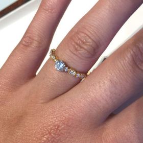 【AMOUR AMULET(アムール・アミュレット)の口コミ】 華やかさと可愛らしさが同居している様なデザインです。ネットで見て気に…