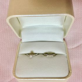 【サトウ宝石】の口コミ 結婚指輪と合わせて、セットリングにしたかった為、ストレートラインに一石...