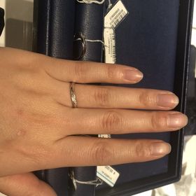 【銀座ダイヤモンドシライシの口コミ】 ウェーブがかかりすぎている指輪だと男性はあまりつけたがらないが、これ…