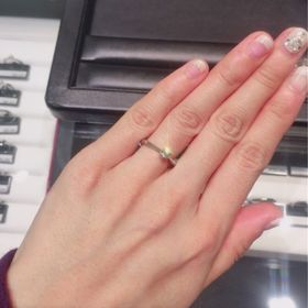 【ラザール ダイヤモンド(LAZARE DIAMOND)の口コミ】 ダイヤモンドがどの角度からも虹色に光って綺麗だったこと。リング部分が…