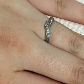 【アイプリモ(I-PRIMO)の口コミ】 もともと婚約指輪をVカーブデザインでもらっていたので重ね付けが出来るよ…