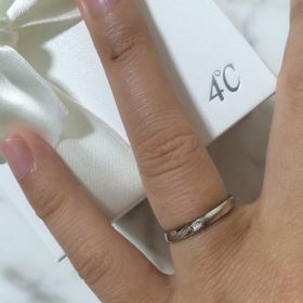 【4℃ BRIDAL(ヨンドシーブライダル)の口コミ】 毎日結婚指輪をつけていたいので、なるべくシンプルで手に馴染むものを探…