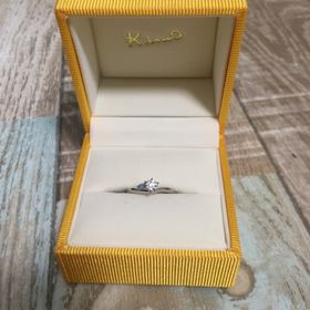 【ケイウノ ブライダル(K.UNO BRIDAL)の口コミ】 指輪のデザインがとても気に入りました。V字のラインのカーブ具合がちょう…
