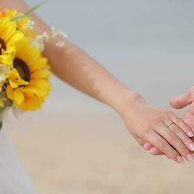 【4℃ BRIDAL(ヨンドシーブライダル)の口コミ】 細身のシンプルだけど少し華やかさもあるリングを探してました。
店員さん…