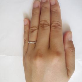 【銀座ダイヤモンドシライシの口コミ】 指に穏やかなデザインは翼になるようにデザインされています。簡単なデザ…