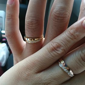 【アイプリモ(I-PRIMO)の口コミ】 カーブっぽいデザインがよかったのでふたりで色んな指輪をはめて少し悩ん…