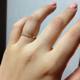 【PAVEO CHOCOLAT(パヴェオショコラ)の口コミ】 似たようなデザインもいくつかありましたが、ダイヤがグルリと全面に付い…