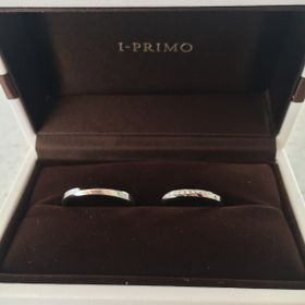 【アイプリモ(I-PRIMO)の口コミ】 斜めにダイヤが入った結婚指輪を探してました。 斜めというとウェーブのイ…
