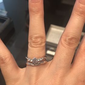 【エクセルコダイヤモンド(EXELCO DIAMOND)の口コミ】 デザインは良かったです。
でもダイヤモンドの輝きが弱かったです。
ほか…