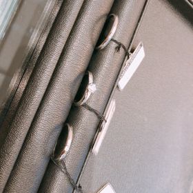 【エクセルコダイヤモンド(EXELCO DIAMOND)の口コミ】 婚約指輪と結婚指輪をセットでつけた時のデザイン、フット感がとても良か…