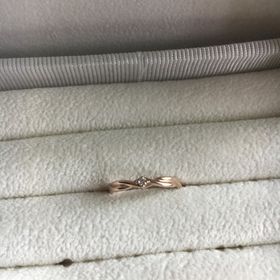 【STAR JEWELRY(スタージュエリー)の口コミ】 ピンクゴールドのみの配色で、ねじれたデザインがとてもおしゃれで上品な…