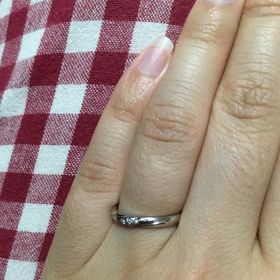 【アイプリモ(I-PRIMO)の口コミ】 今まで指輪をつけて生活したことが無かったので、とにかく軽く、細いもの…