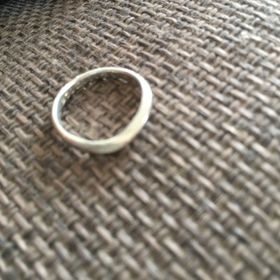 【アトリエ・フランシスカの口コミ】 オリジナルで作れるところ
指輪内の刻印も自分たちでできるところ
作業工…