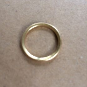 【アイプリモ(I-PRIMO)の口コミ】 ゴールドの指輪をたくさん見る中で、肌馴染みが良いカットが施されてるの…