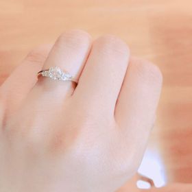 【アンジェリックフォセッテ(Angelique Fossette)の口コミ】 もともと名の知れた日本ブランドの婚約指輪を購入予定でした。試着し値段…