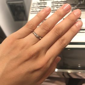 【ラザール ダイヤモンド(LAZARE DIAMOND)の口コミ】 インターネットで見ていた時は、細身のストレートのリングにしようと思っ…