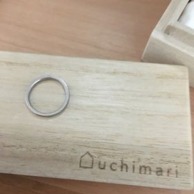 【uchimari(ウチマリ)の口コミ】 シンプルで、どんな服でも似合うのが欲しくてここに選びました。旦那さん…