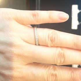 【ケイウノ ブライダル(K.UNO BRIDAL)の口コミ】 ハーフエタニティリングで且つミル打ちのものを探していました。他のブラ…